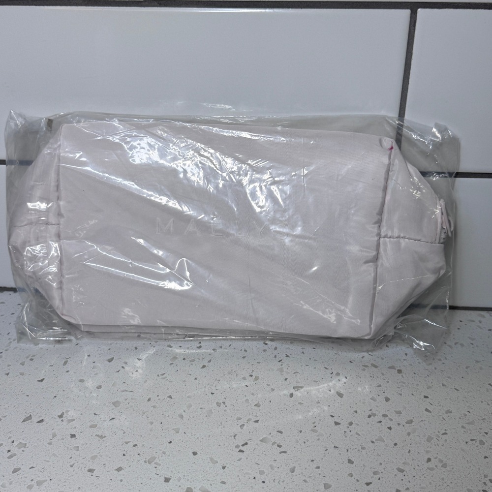 MAËLYS Cosmetics Light Pink Satin Travel Makeup Bag Zippered Cosmetic Pouch‎ NWT